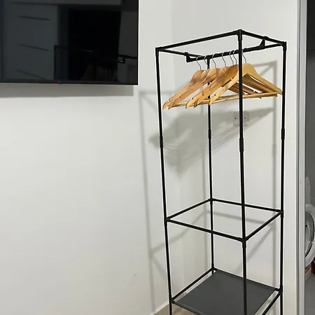 Windmill Maisonette * Madliena